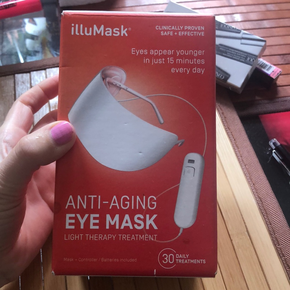 Illumask - Anti aging Eye Mask. New in the box